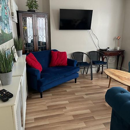 Relaxing Home - 7-10Min To Bournemouth Sandy Beach By Car - Private Garden, Parking And Spa المظهر الخارجي الصورة