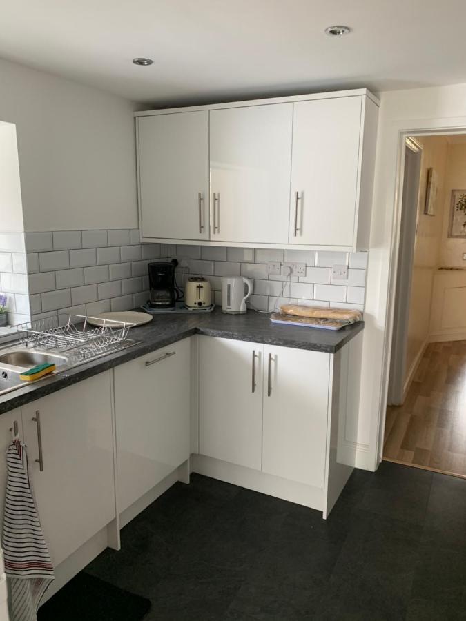 Relaxing Home - 7-10Min To Bournemouth Sandy Beach By Car - Private Garden, Parking And Spa المظهر الخارجي الصورة