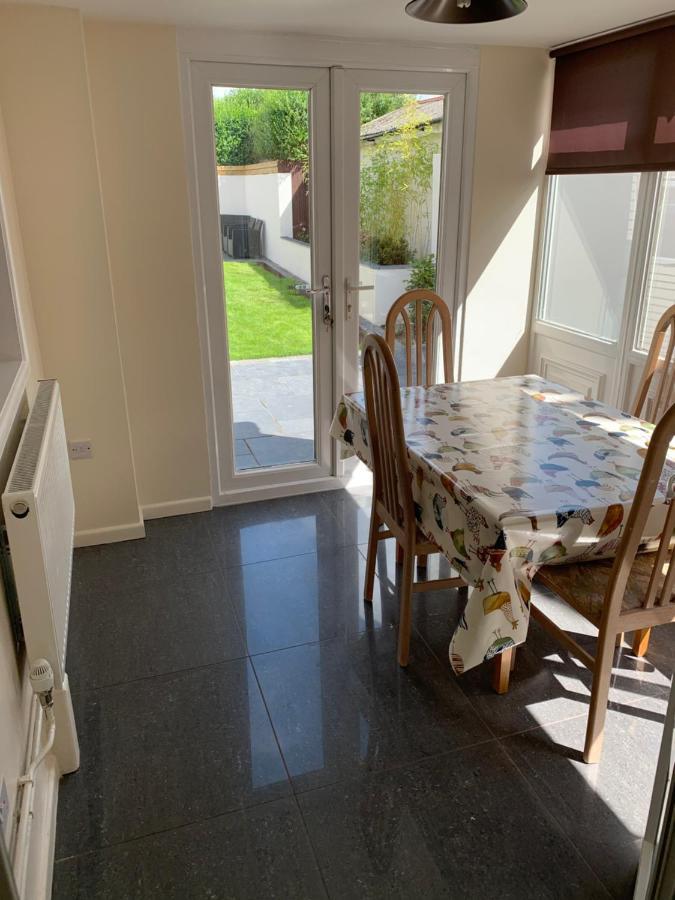 Relaxing Home - 7-10Min To Bournemouth Sandy Beach By Car - Private Garden, Parking And Spa المظهر الخارجي الصورة