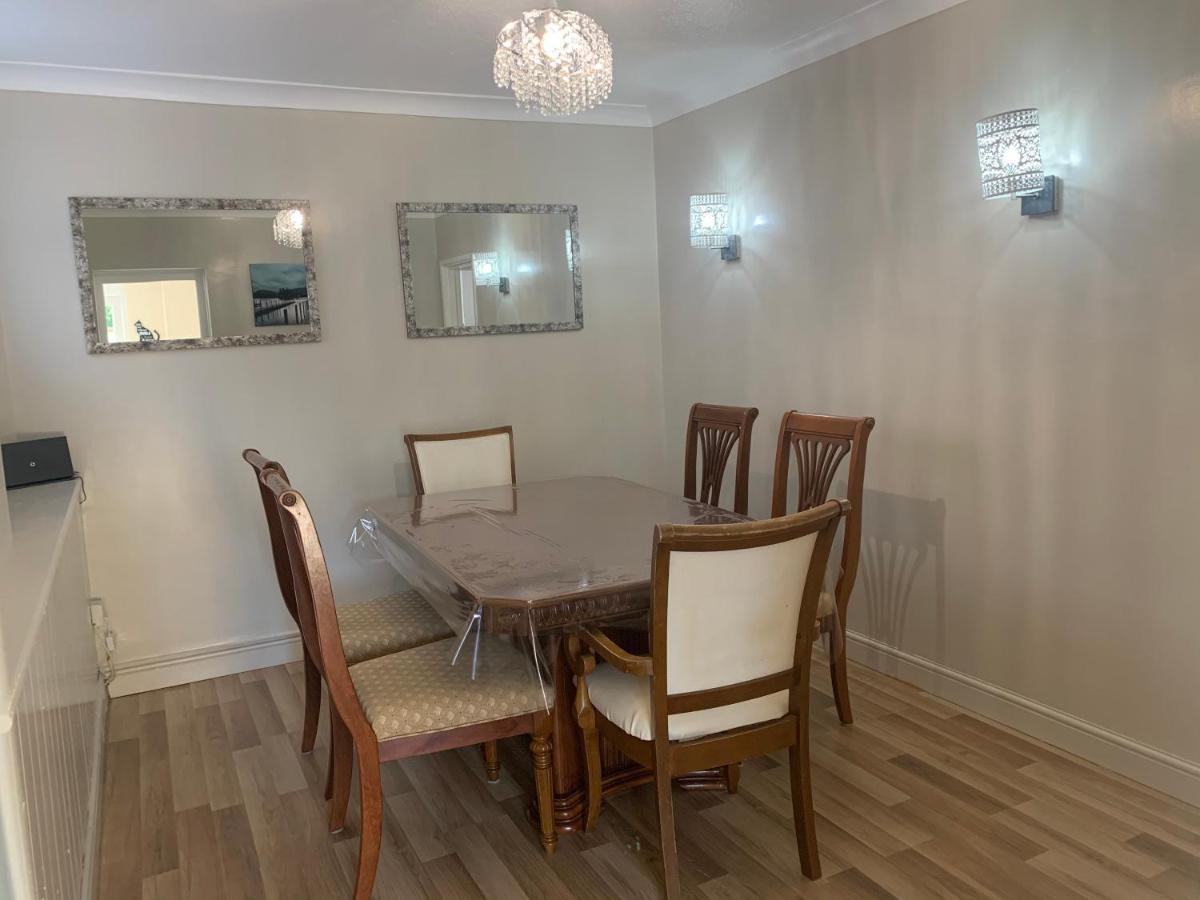 Relaxing Home - 7-10Min To Bournemouth Sandy Beach By Car - Private Garden, Parking And Spa المظهر الخارجي الصورة