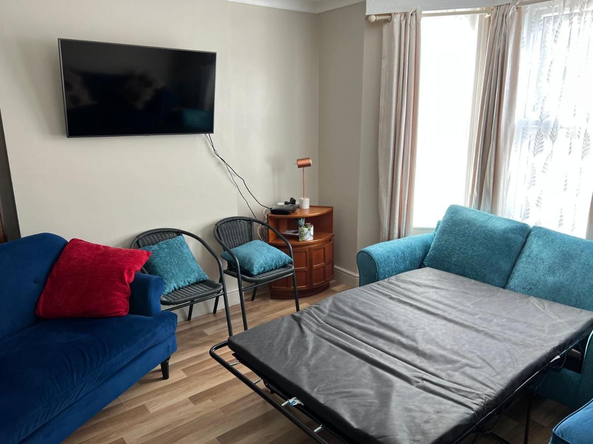 Relaxing Home - 7-10Min To Bournemouth Sandy Beach By Car - Private Garden, Parking And Spa المظهر الخارجي الصورة