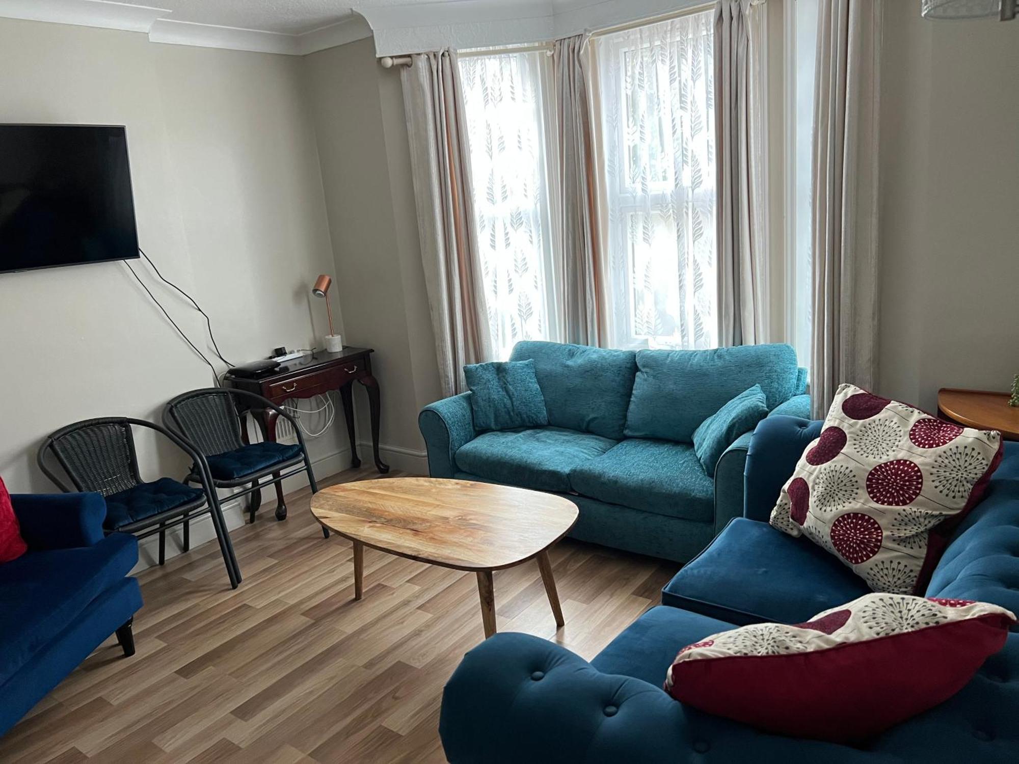 Relaxing Home - 7-10Min To Bournemouth Sandy Beach By Car - Private Garden, Parking And Spa المظهر الخارجي الصورة